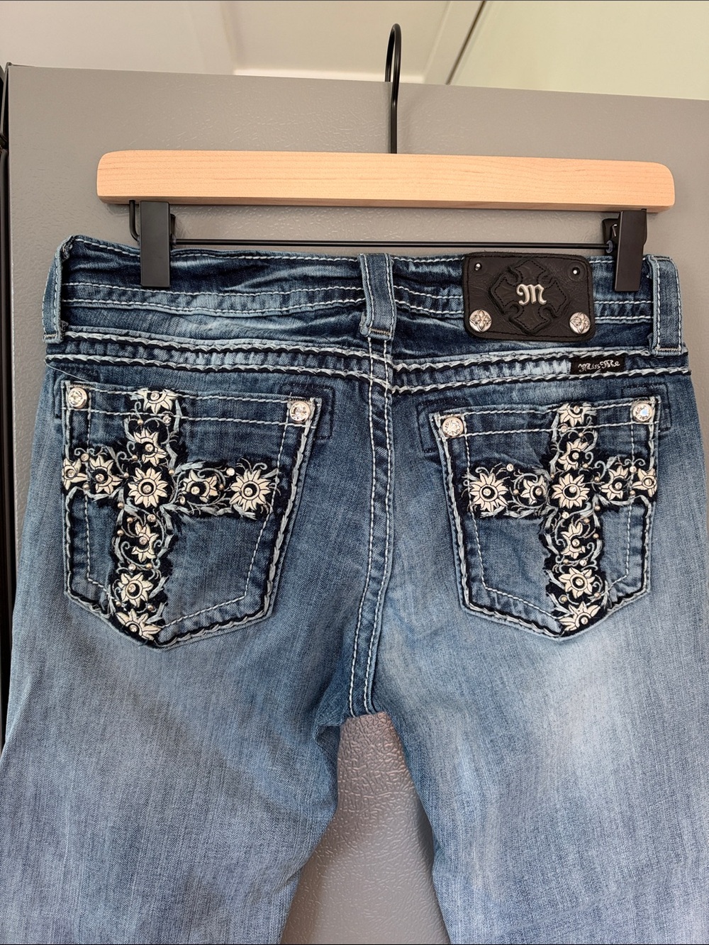 Miss Me Floral Cross Pocket Low Rise Skinny Jeans Size 29 - Picture 2 of 7